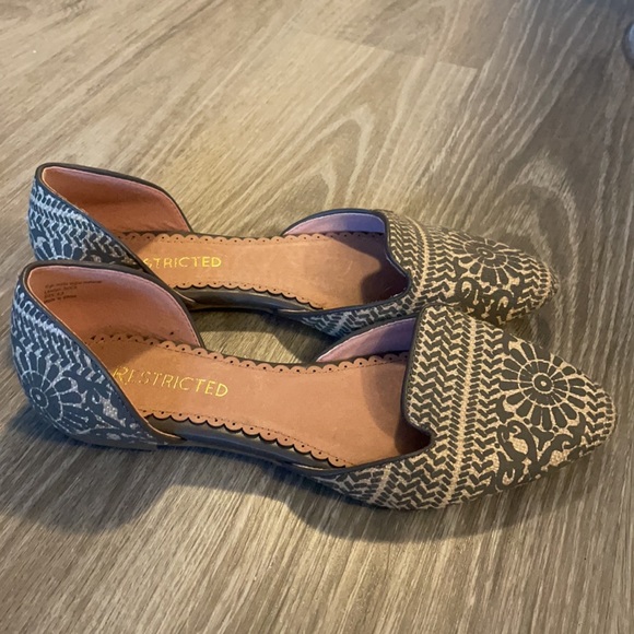 Slip on flats. - Picture 2 of 4